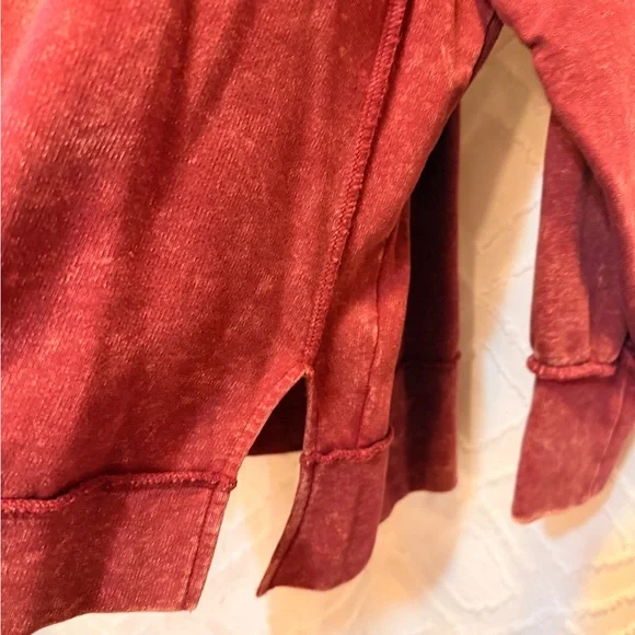 Zenana Outfitters Red Sweatshirt - Picture 4 of 5